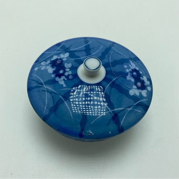 Vintage Small Blue Porcelain Covered Rice Bowl - Picture 4 of 4